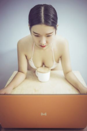 秋霞av亚洲一区二区三
